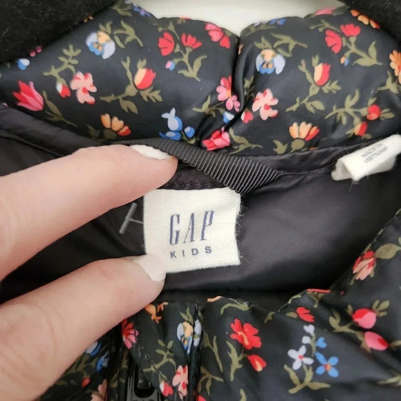 GAP Kids NWOT Puffer Vest Black Floral Full Zip Primaloft Down Alternative XXL - Picture 4 of 8